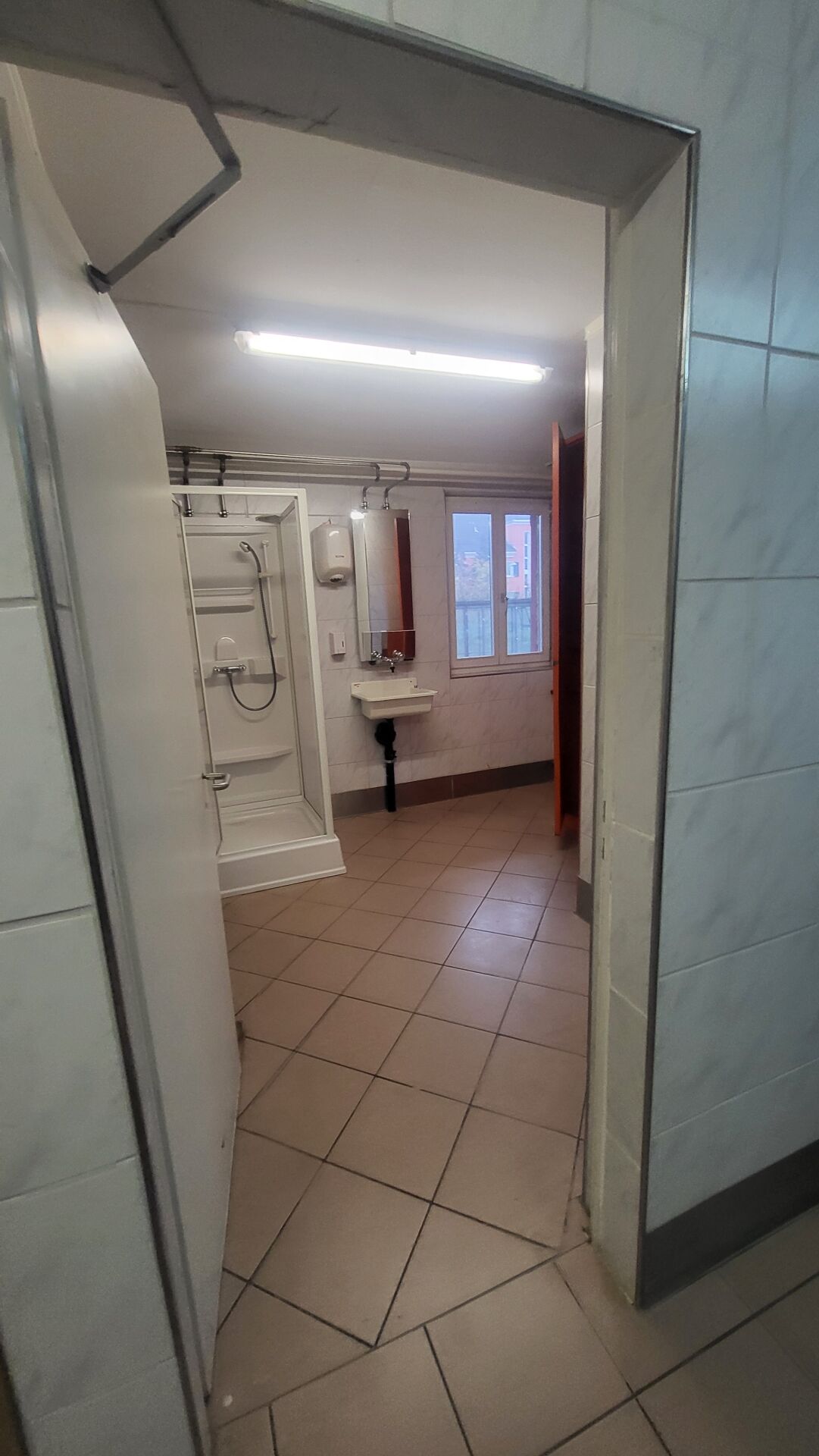 275m² storage room