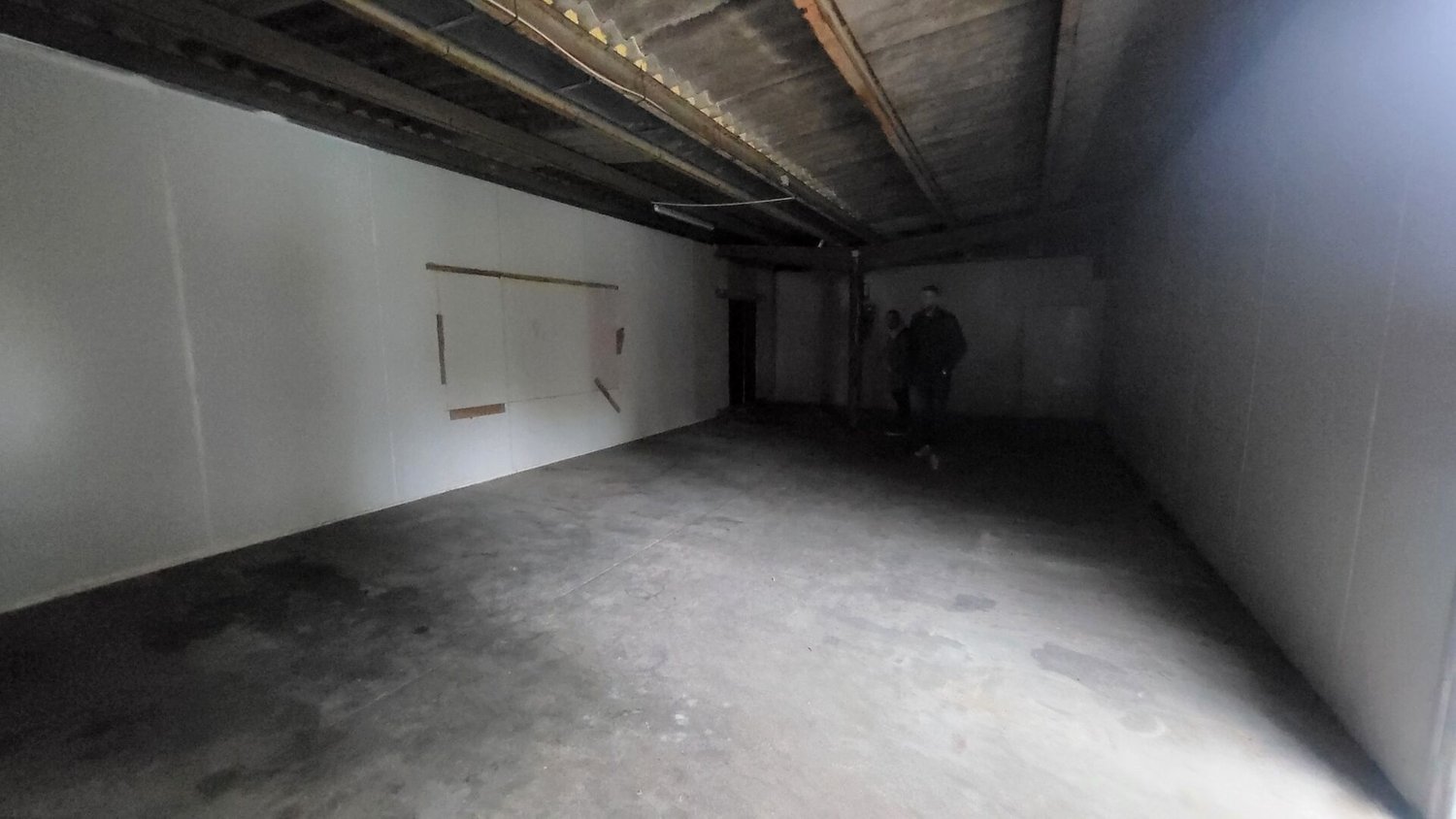 275m² storage room
