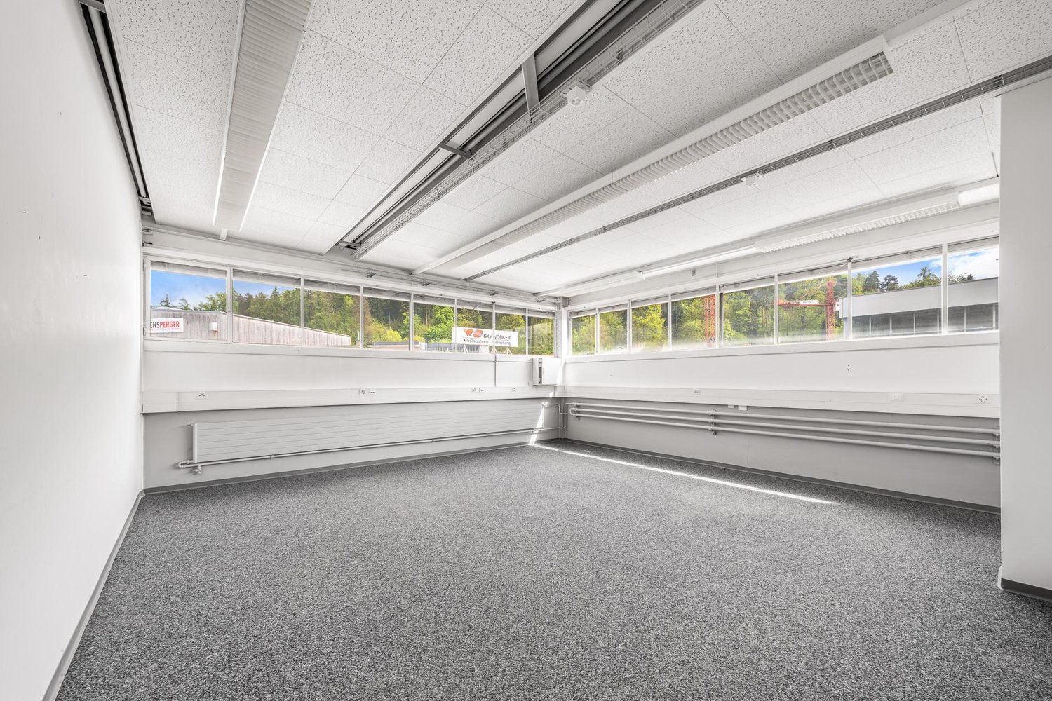 131m² commercial