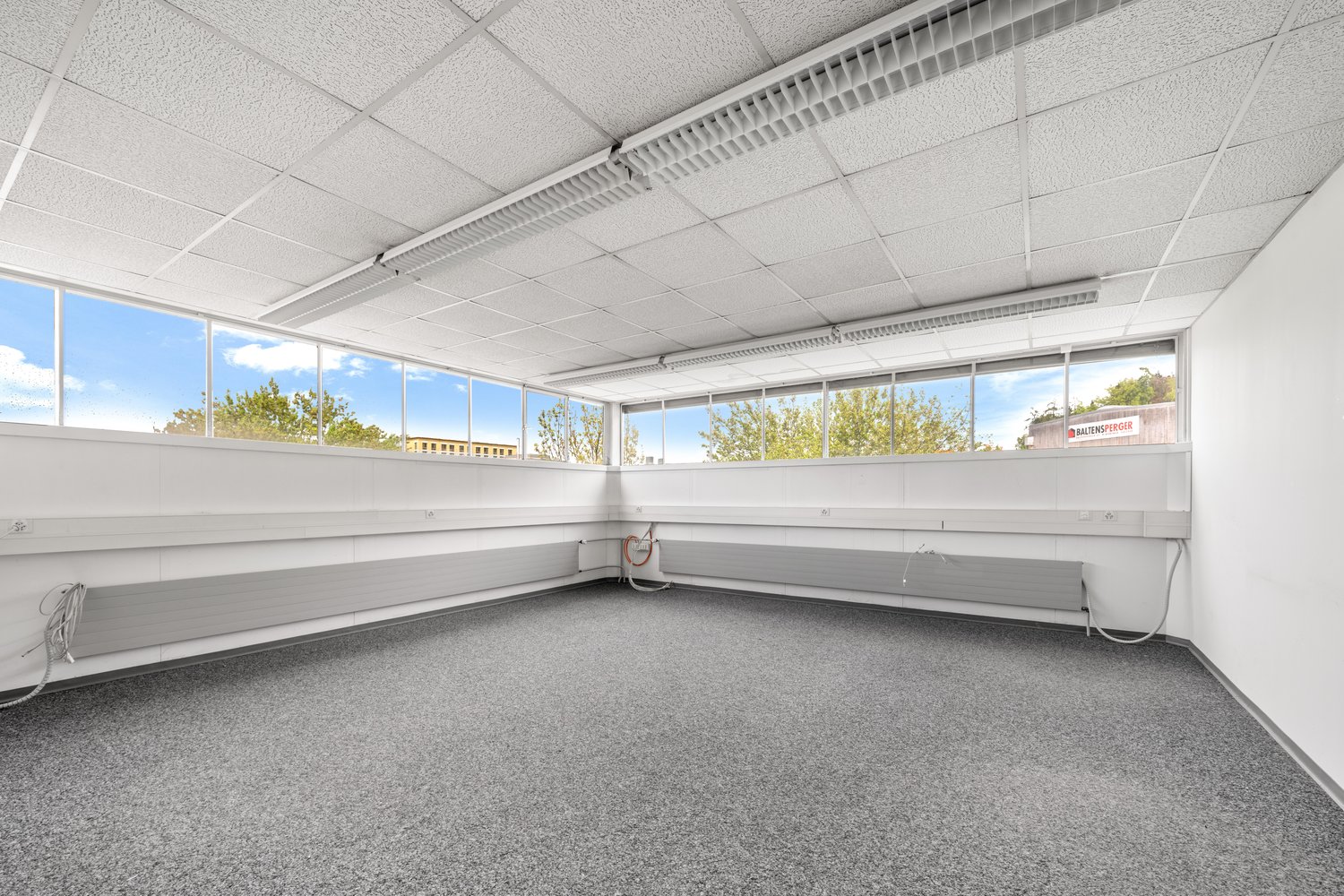 131m² commercial