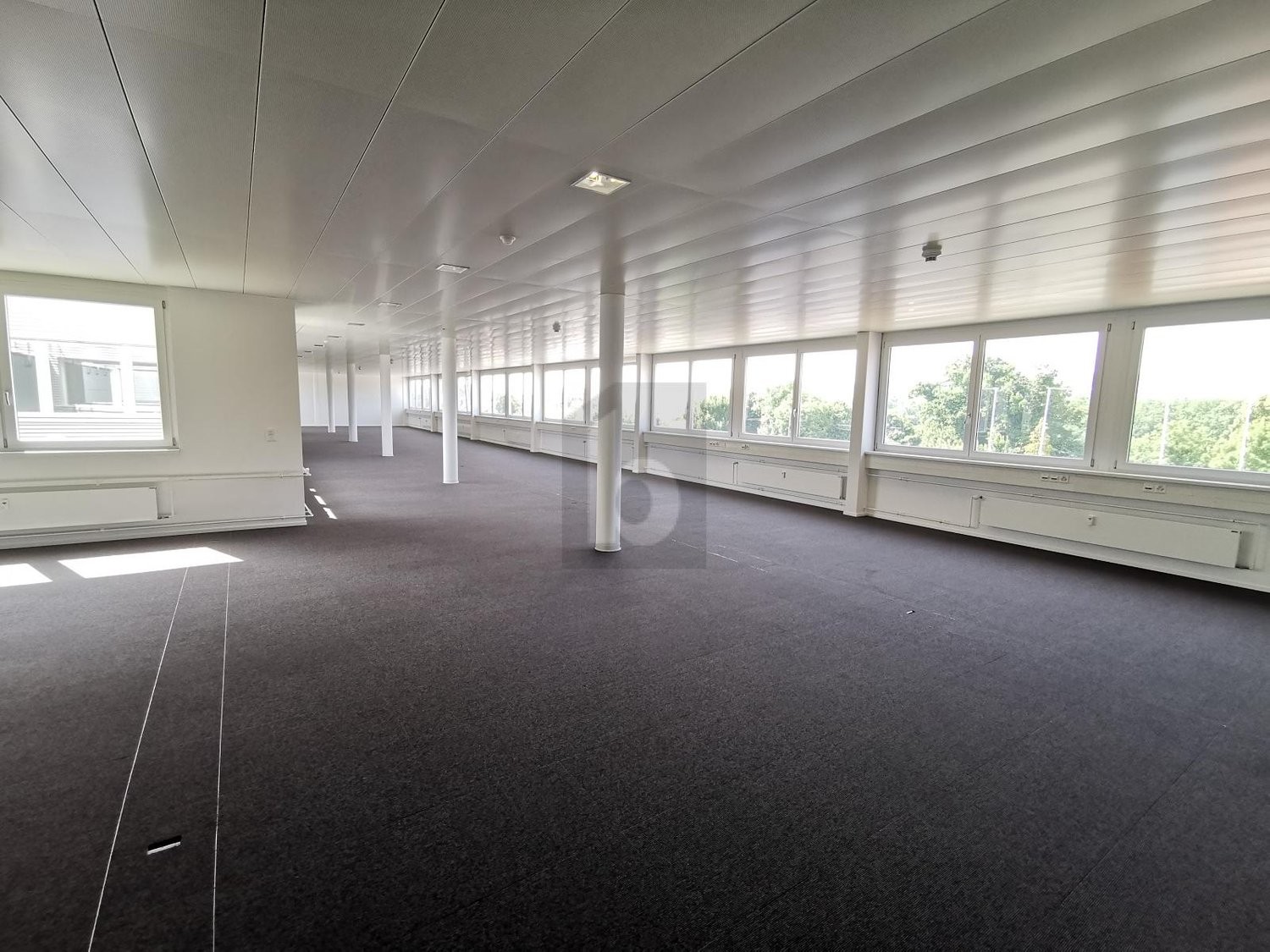 527m² office