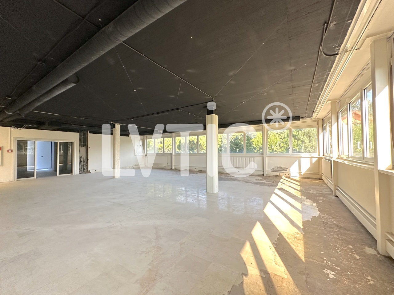 886m² atelier