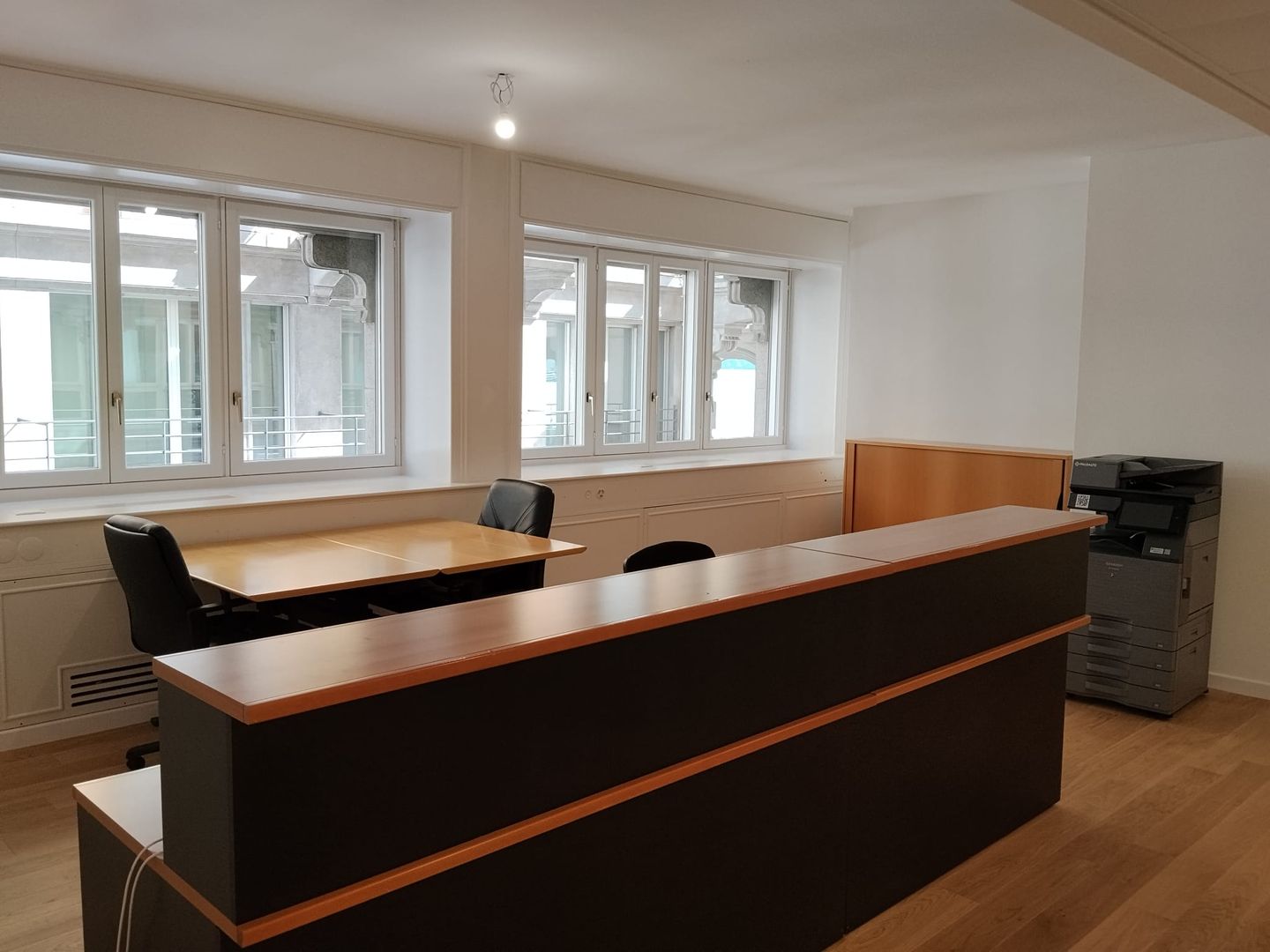 Bureau, photo 1 sur 8