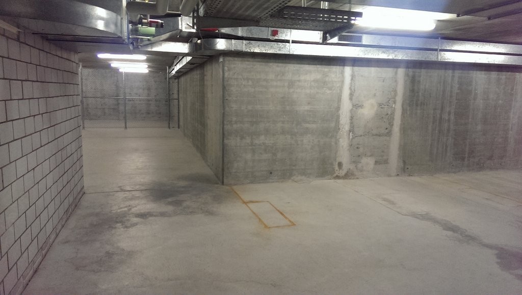 204m² storage room