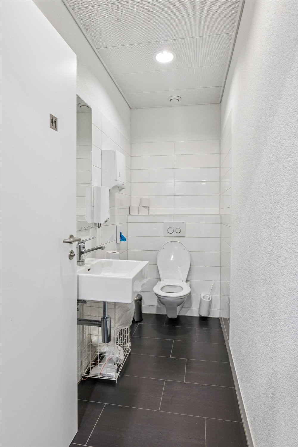 373m² office