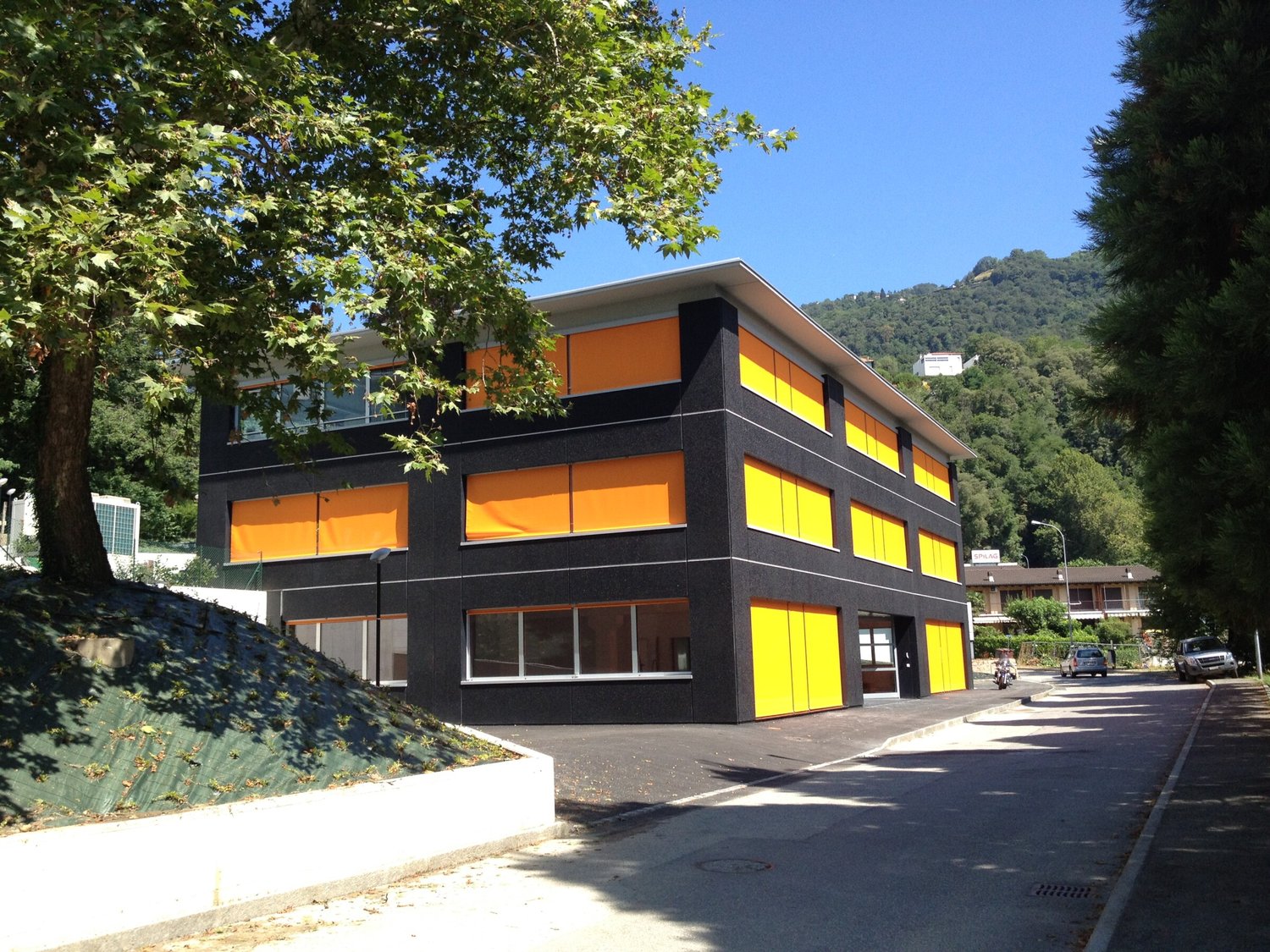 840m² Wohn- / Gewerbegebäude