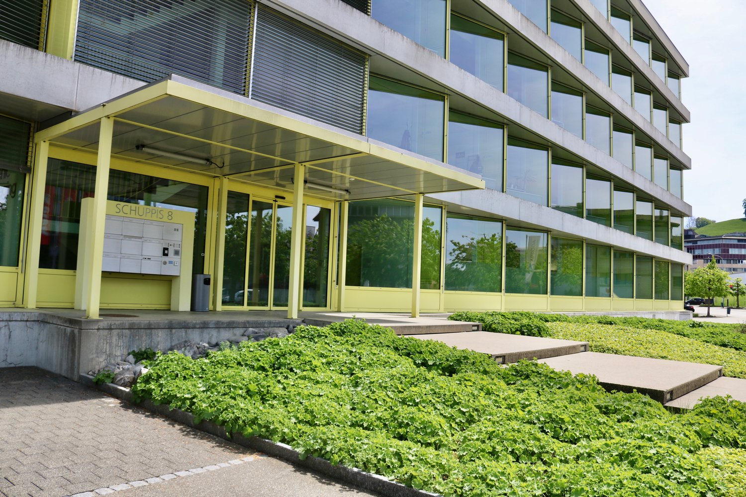 100m² office