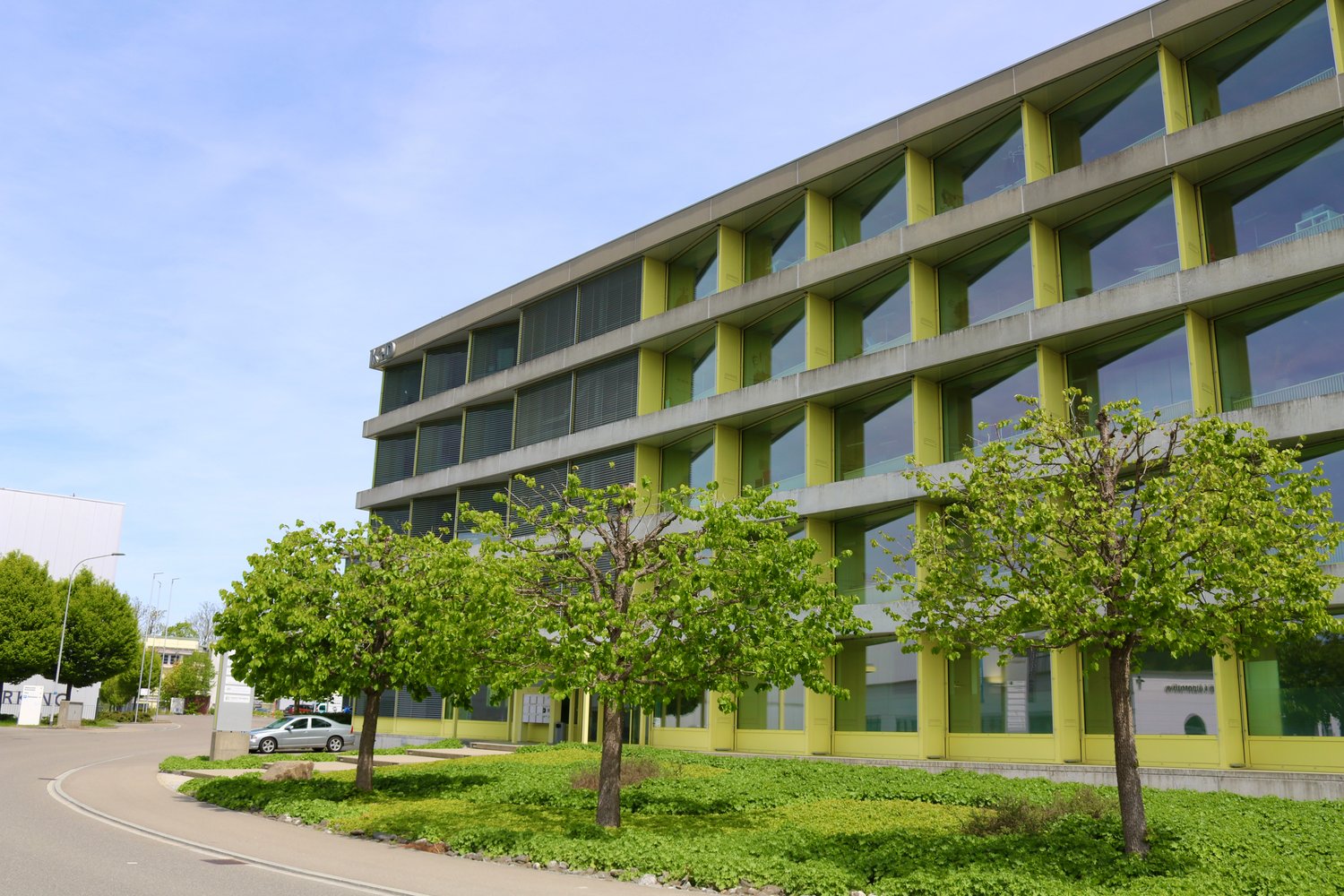 100m² office