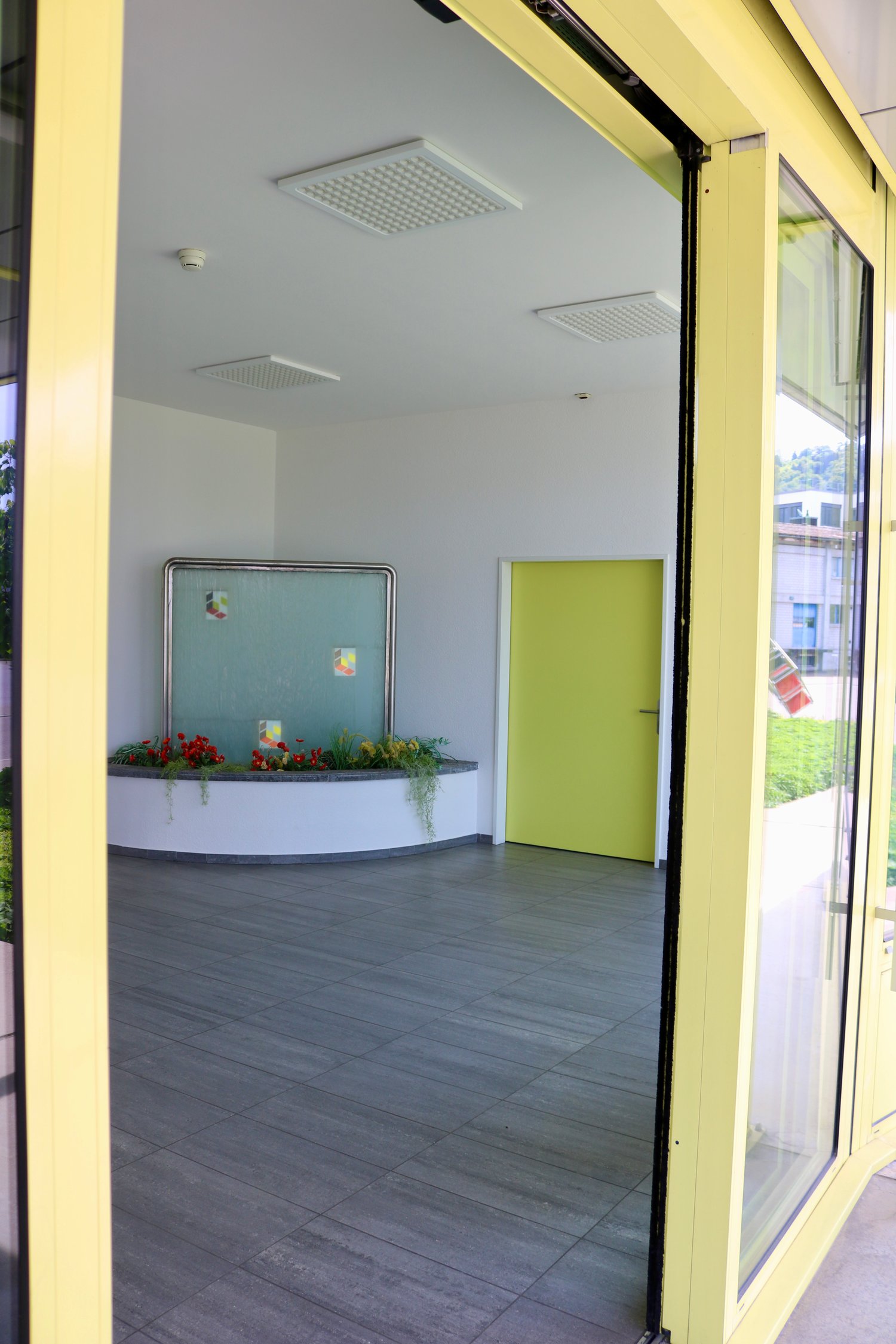 100m² office