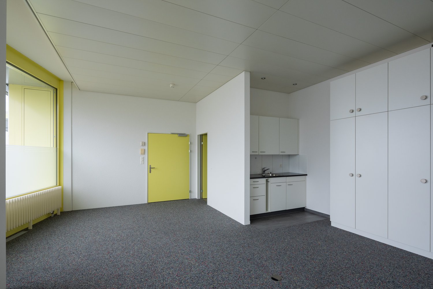 100m² office