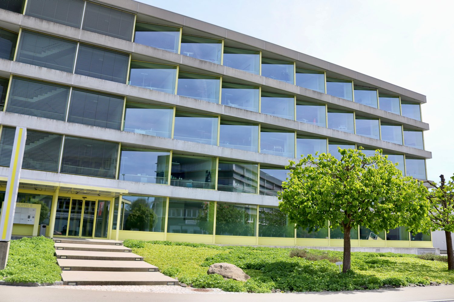 100m² office