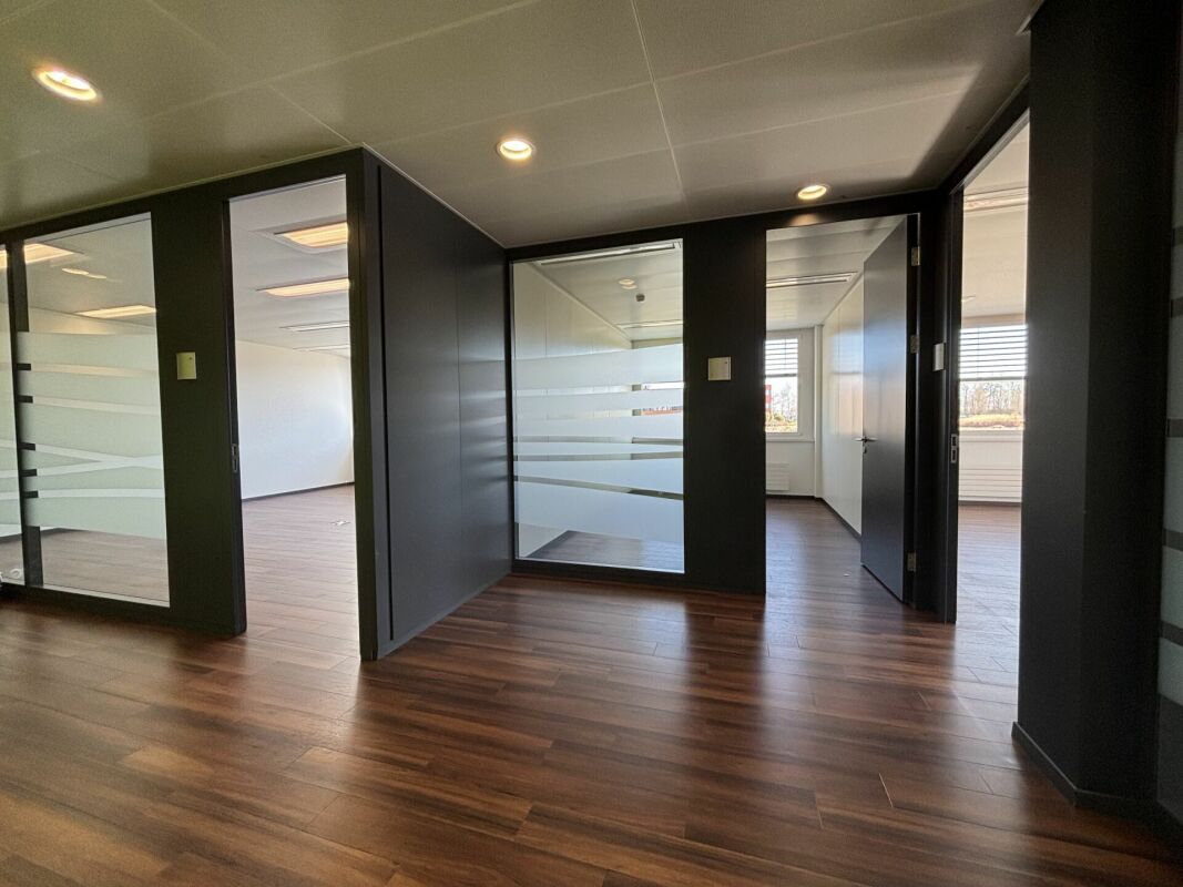 750m² Büro, Foto 3 von 10