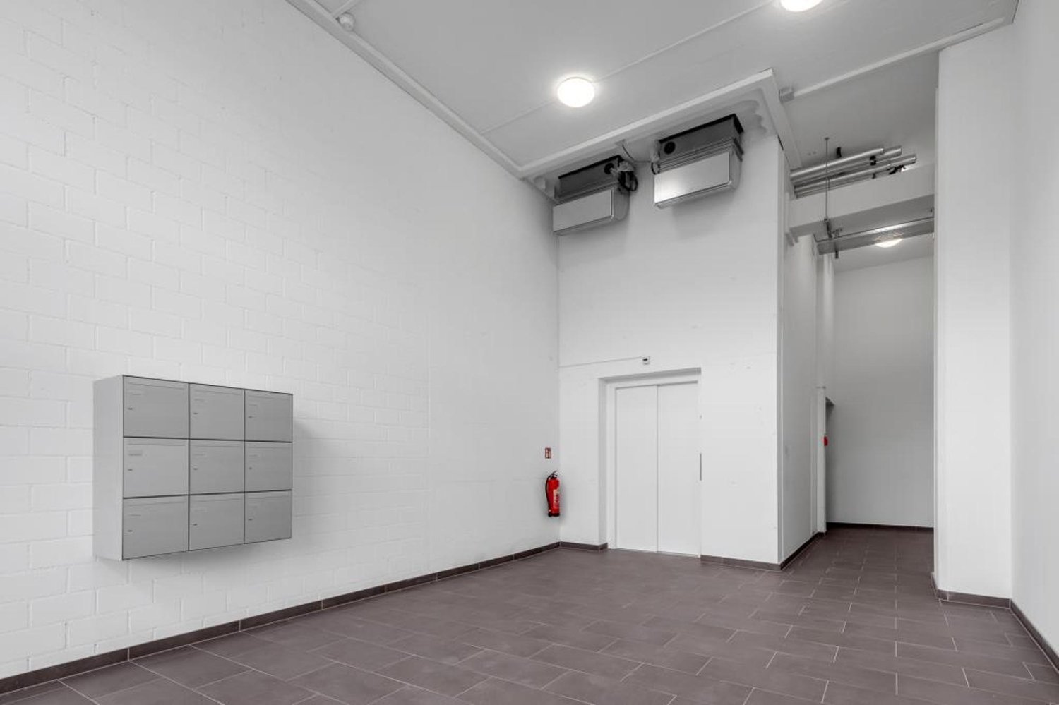 183m² office