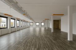 440m² Industrieobjekt, Foto 2 von 10