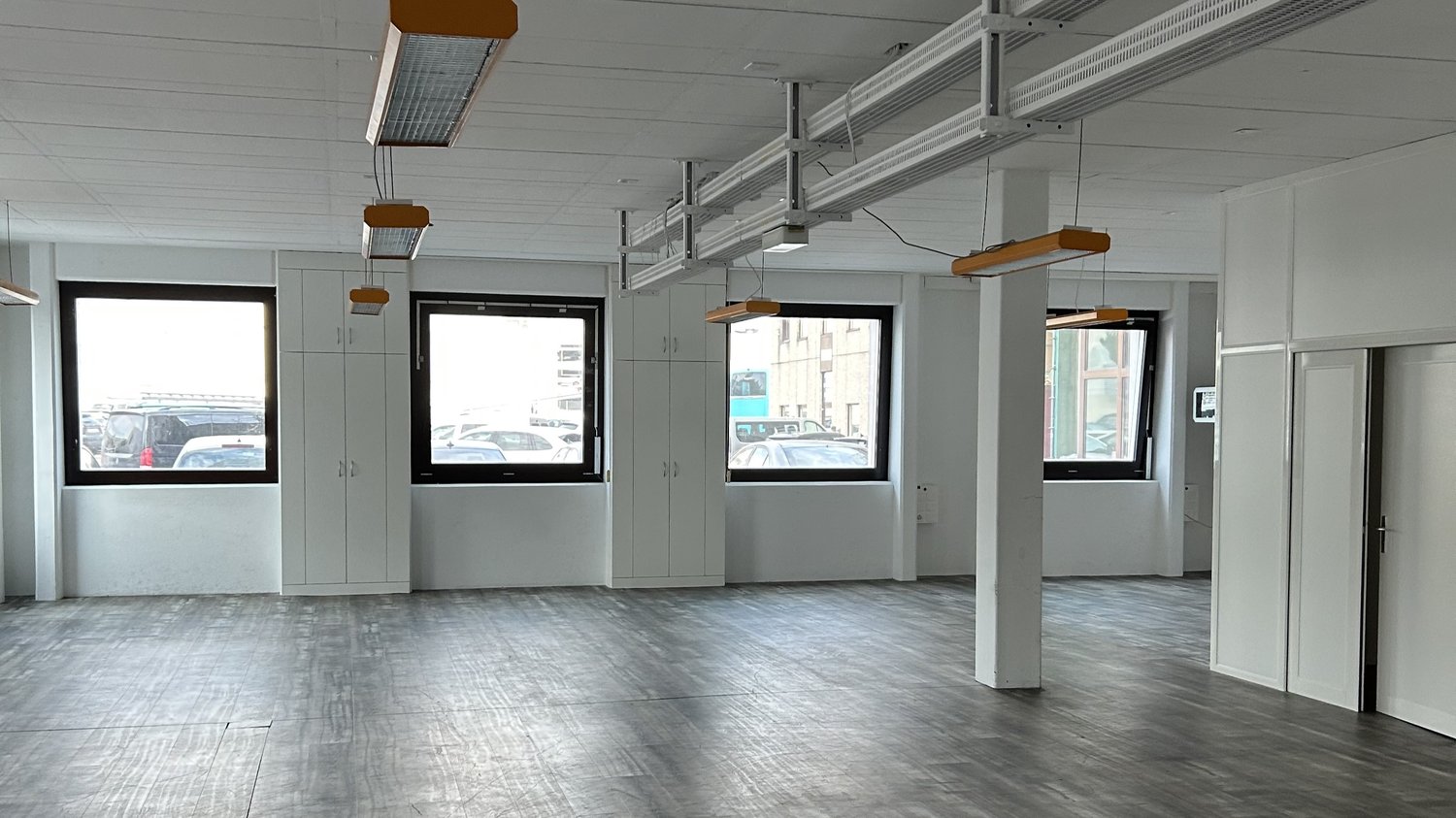 440m² Industrieobjekt, Foto 3 von 10