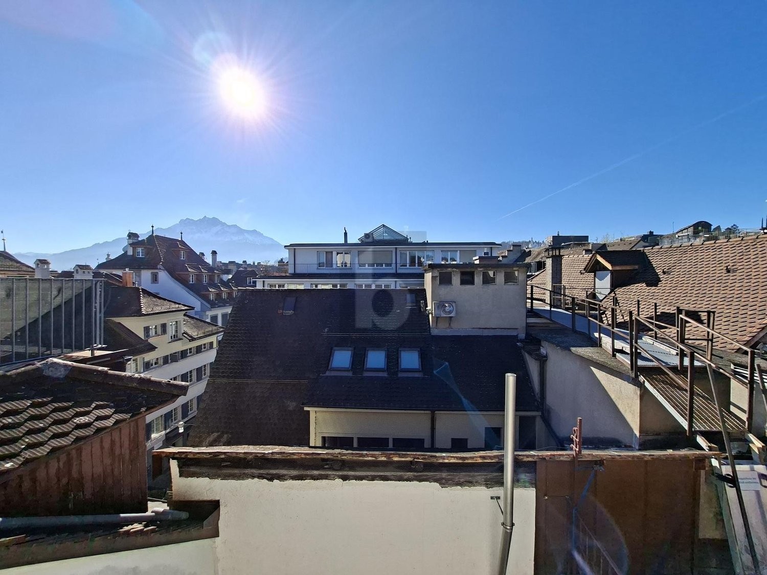 315m² living / commercial building
