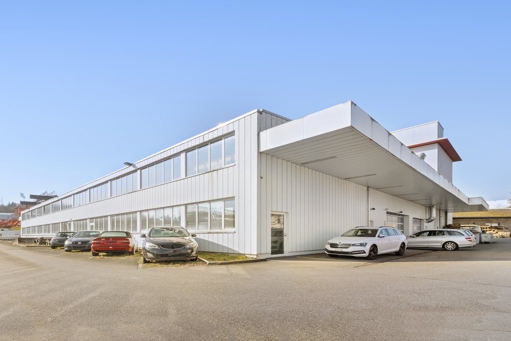 1124m² commercial