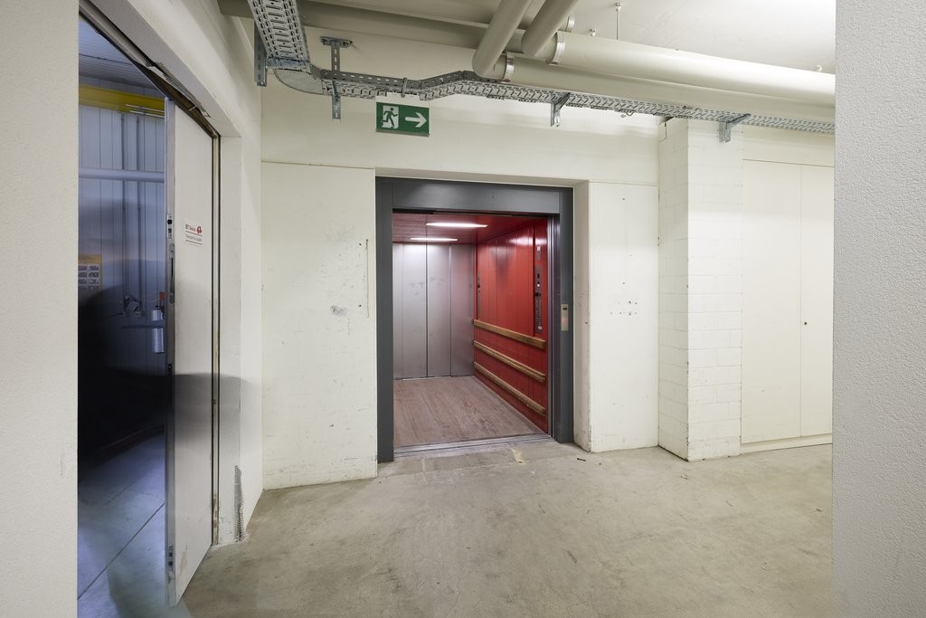 1124m² commercial
