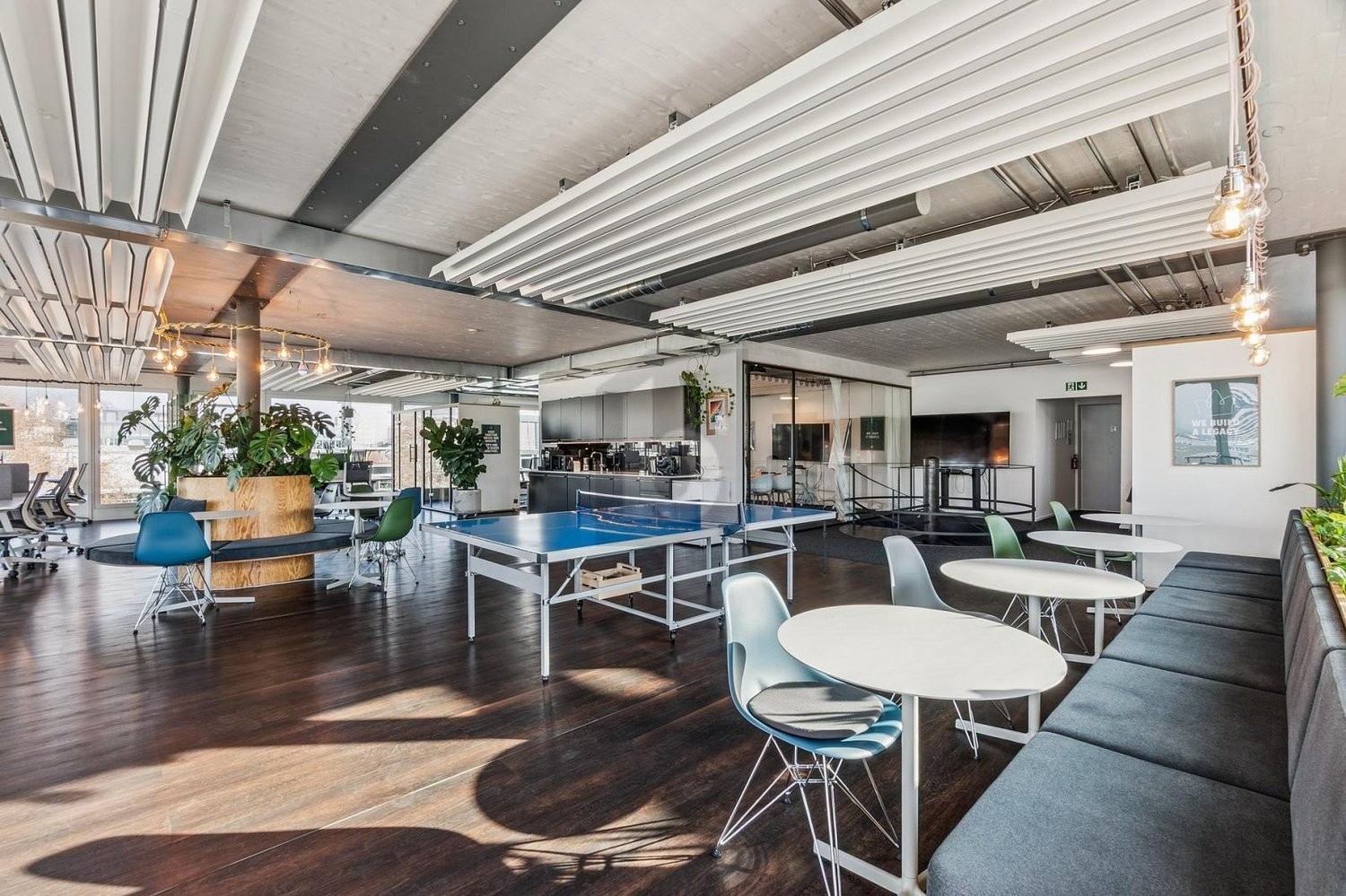ufficio di 576m², foto 2 di 4