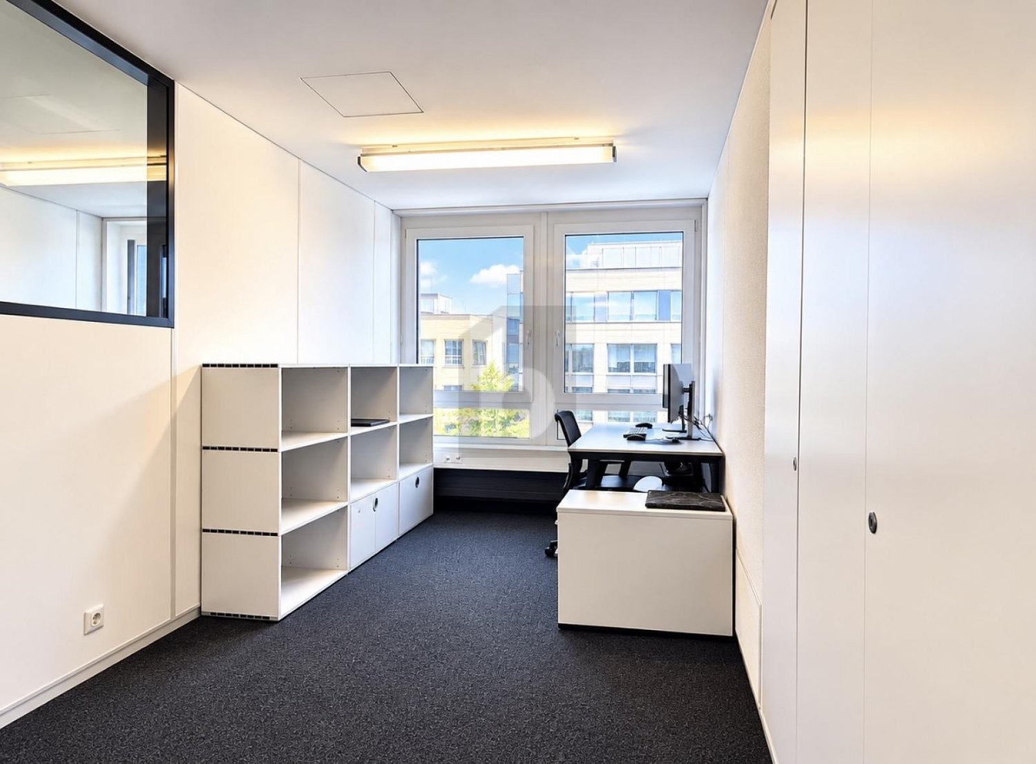 Bureau de 380m², photo 1 sur 4