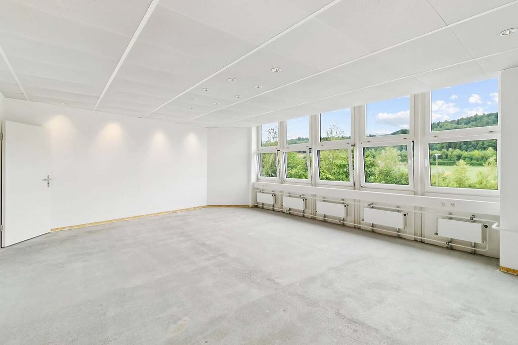 374m² office
