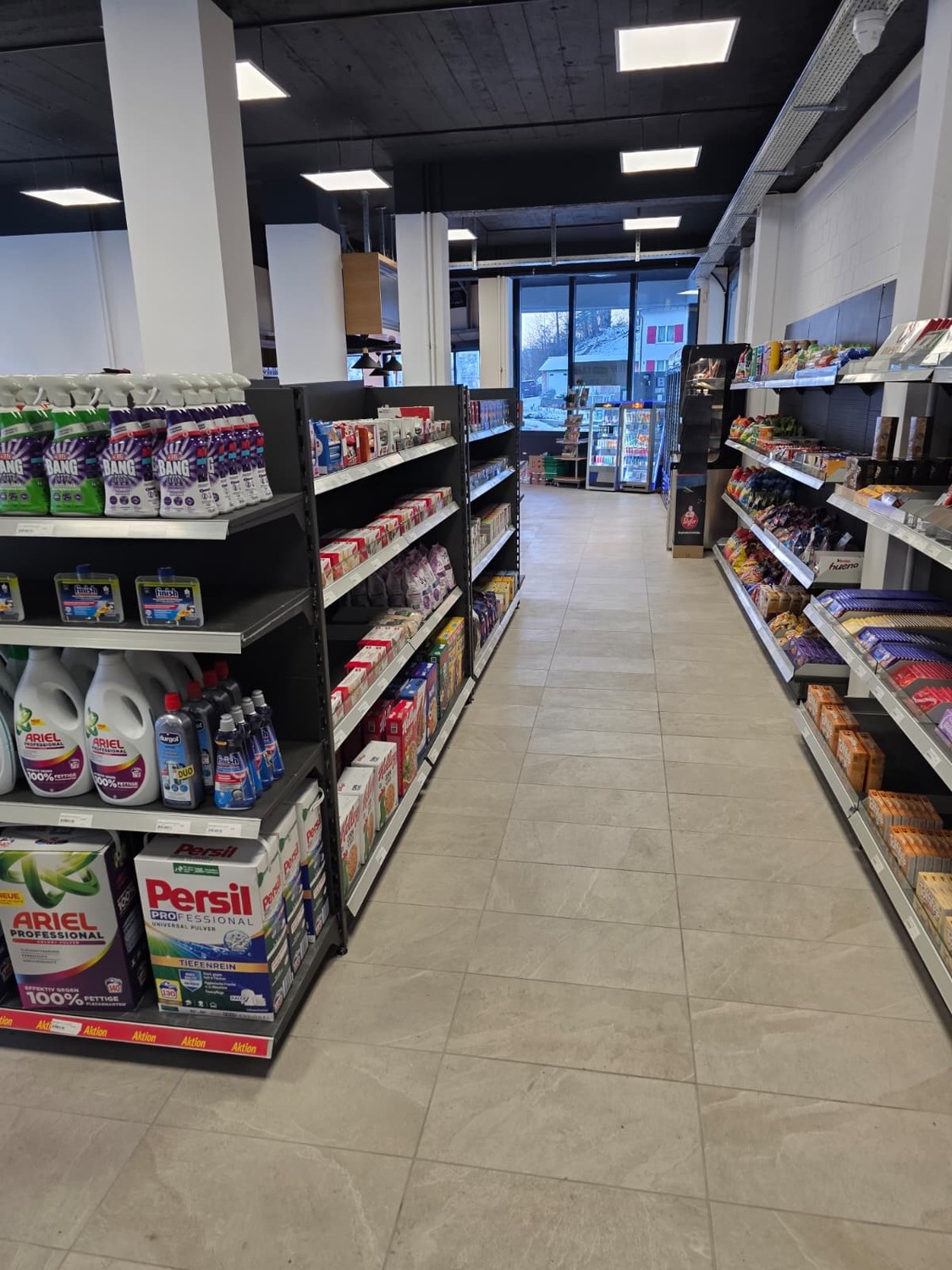 193m² shop