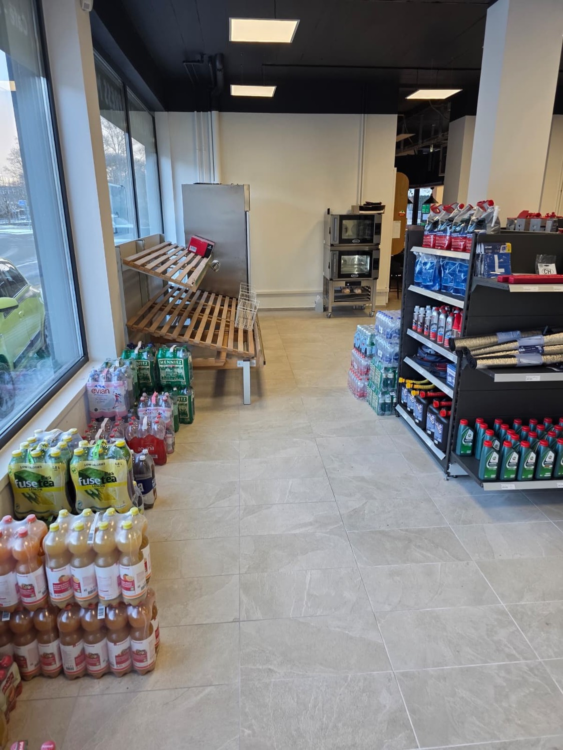 193m² shop