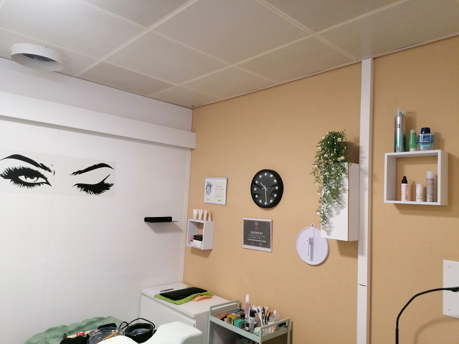 Commercial, Foto 1 von 5