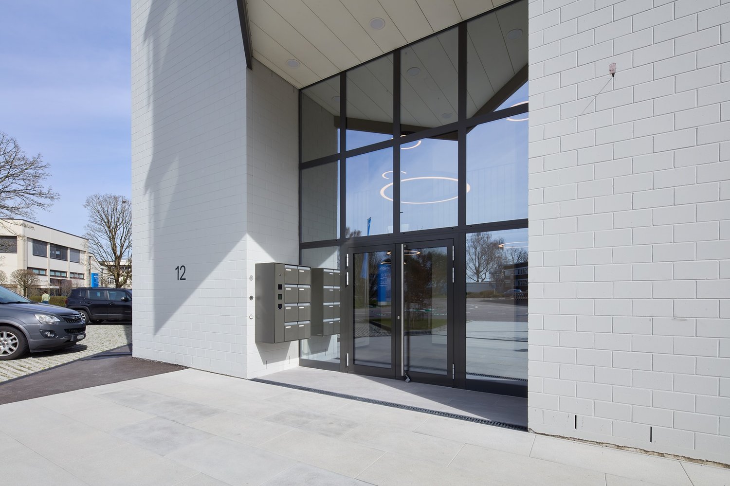 608m² office
