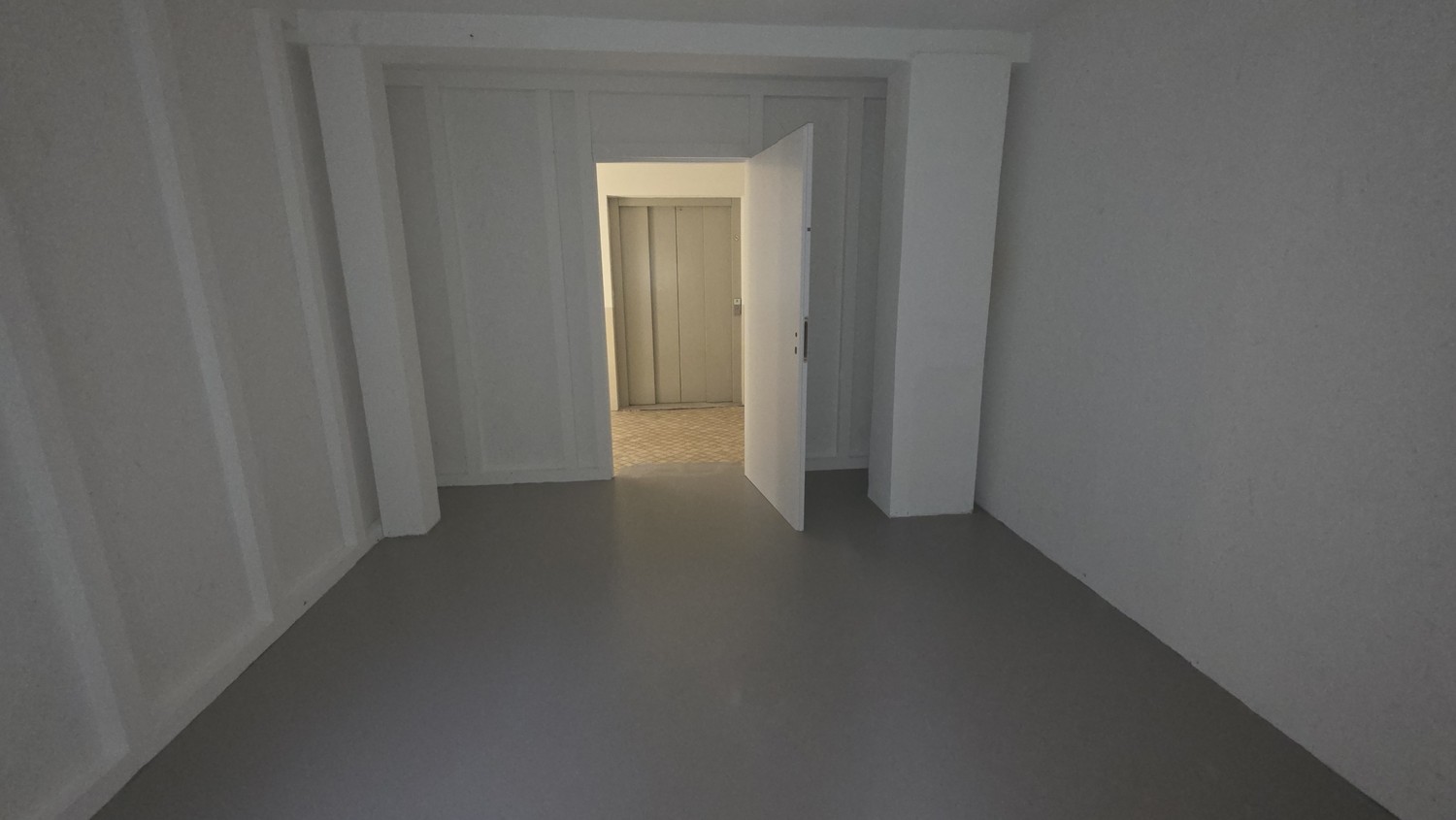 Commercial, foto 4 di 6