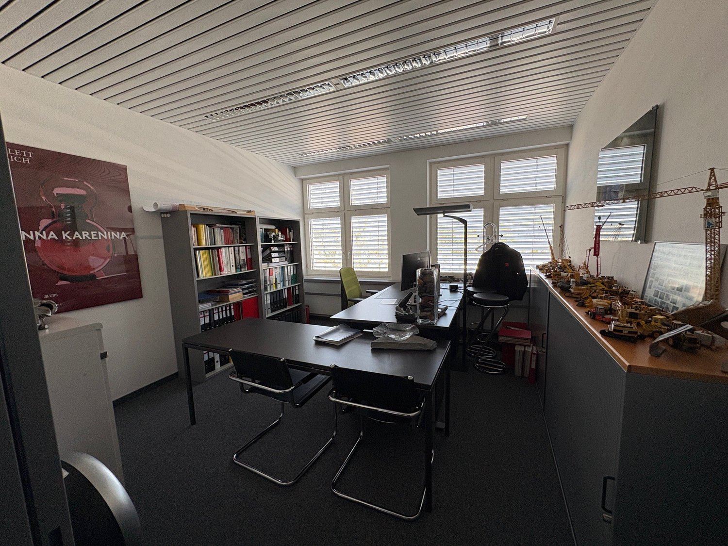 232m² office