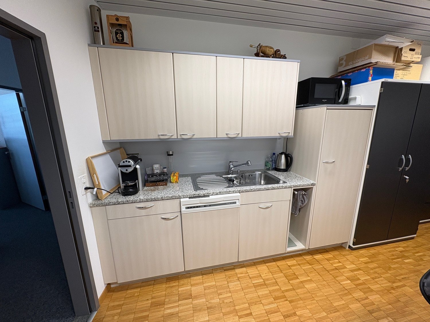 232m² office