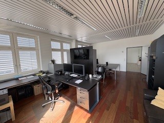 232m² office