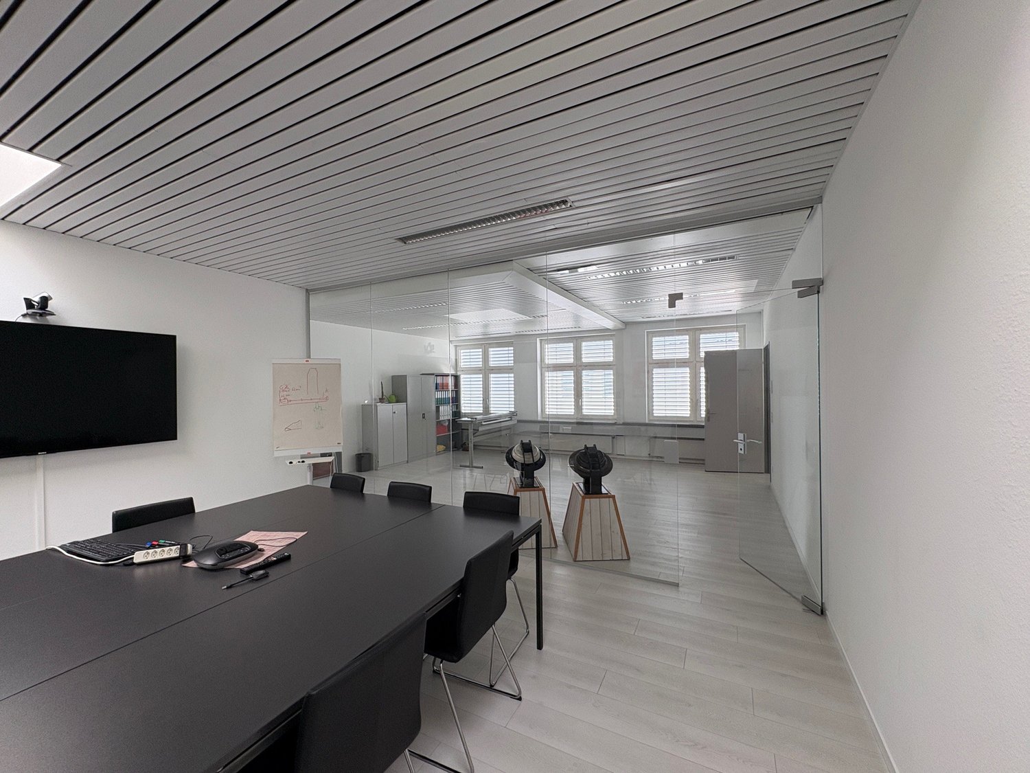 232m² office