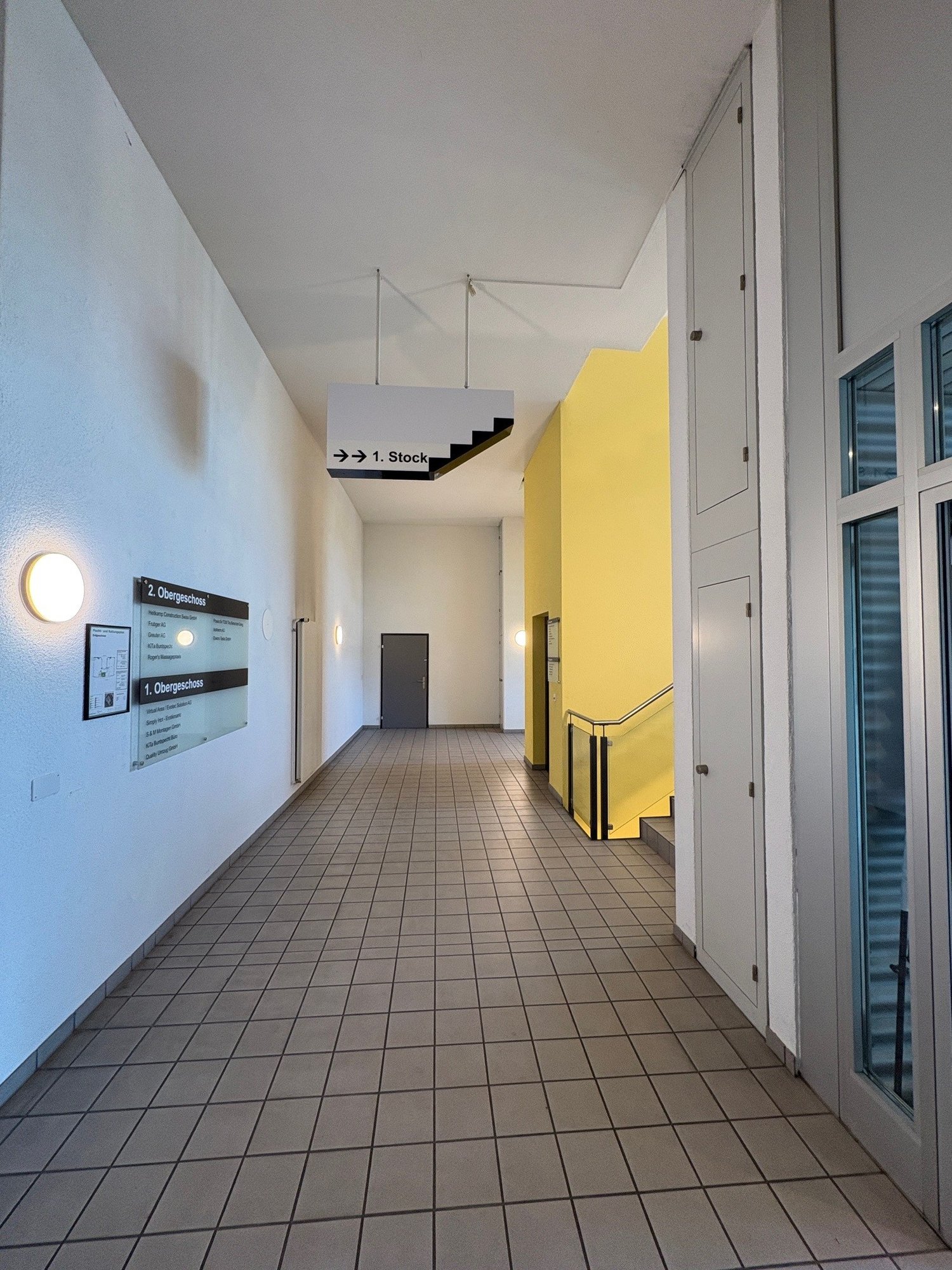 232m² office