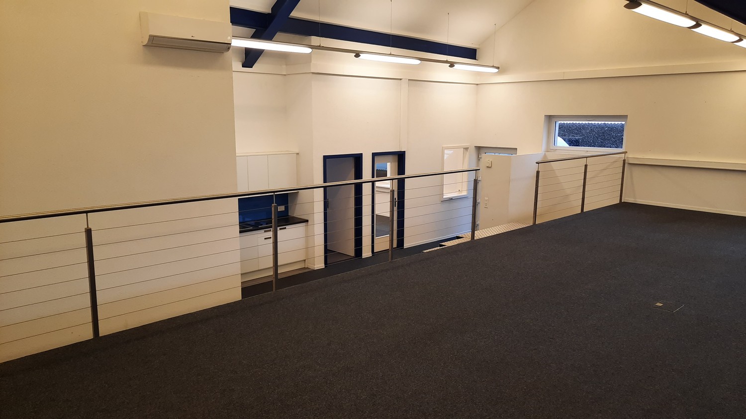 200m² office