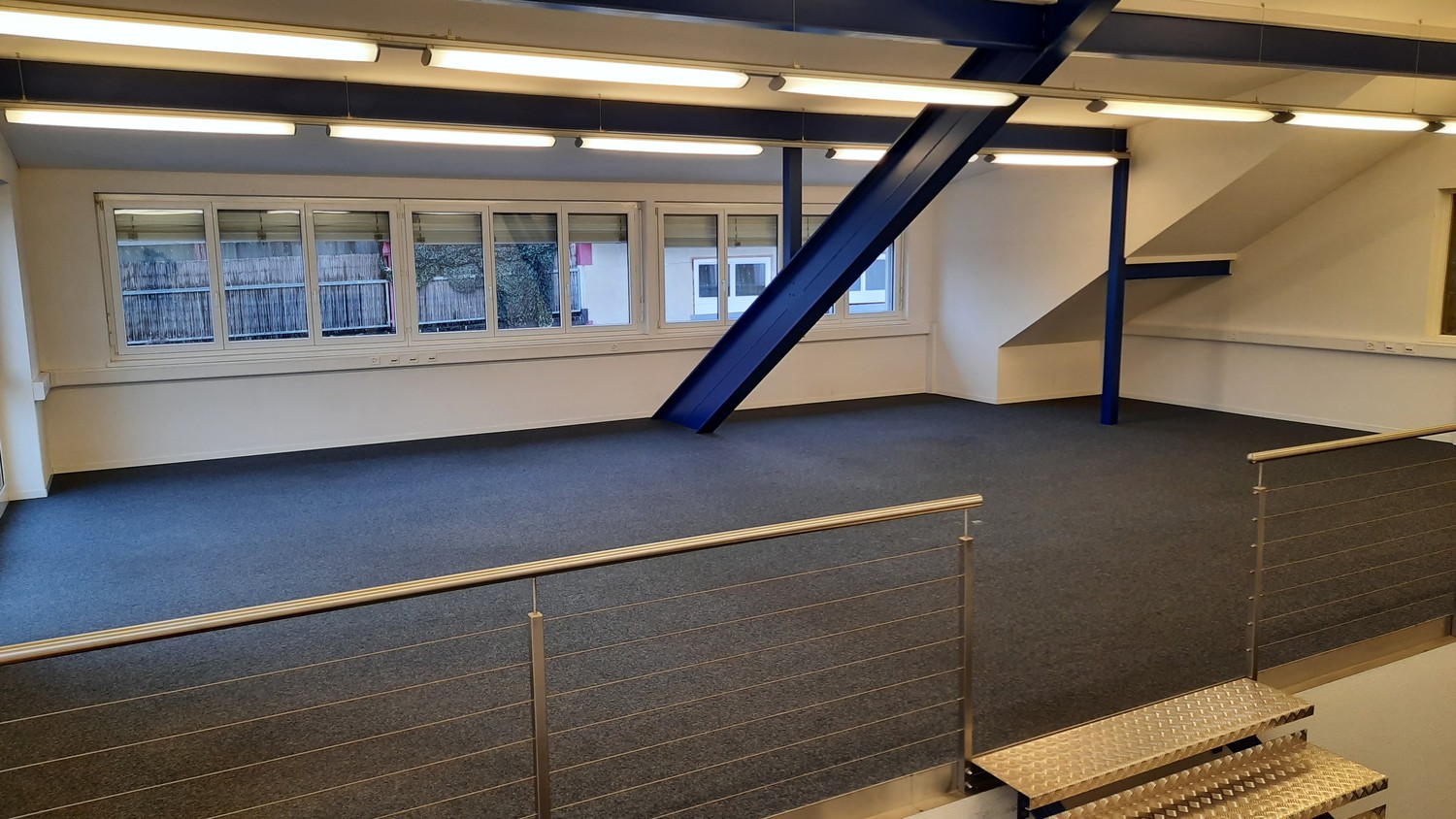 200m² office