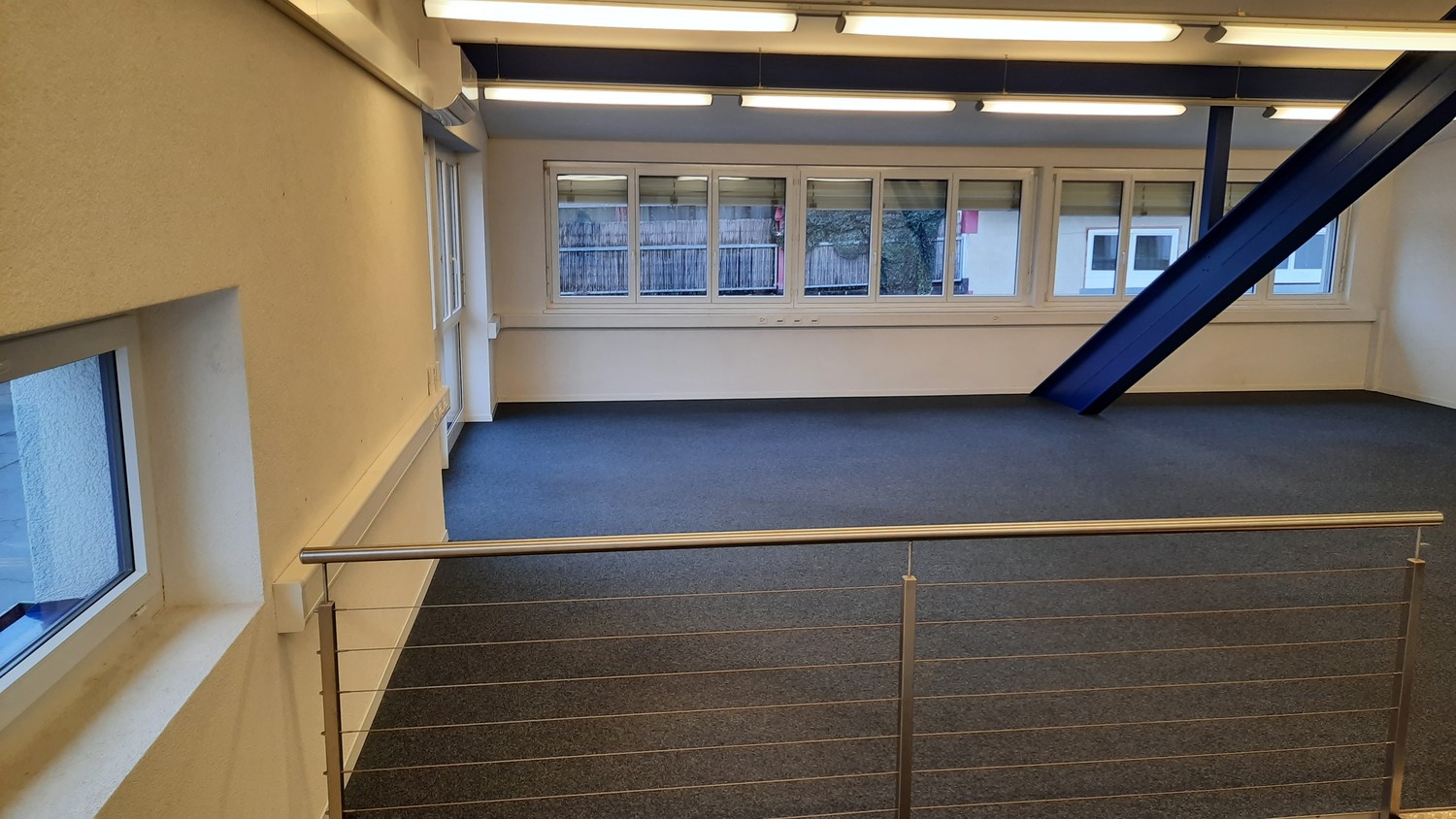 200m² office