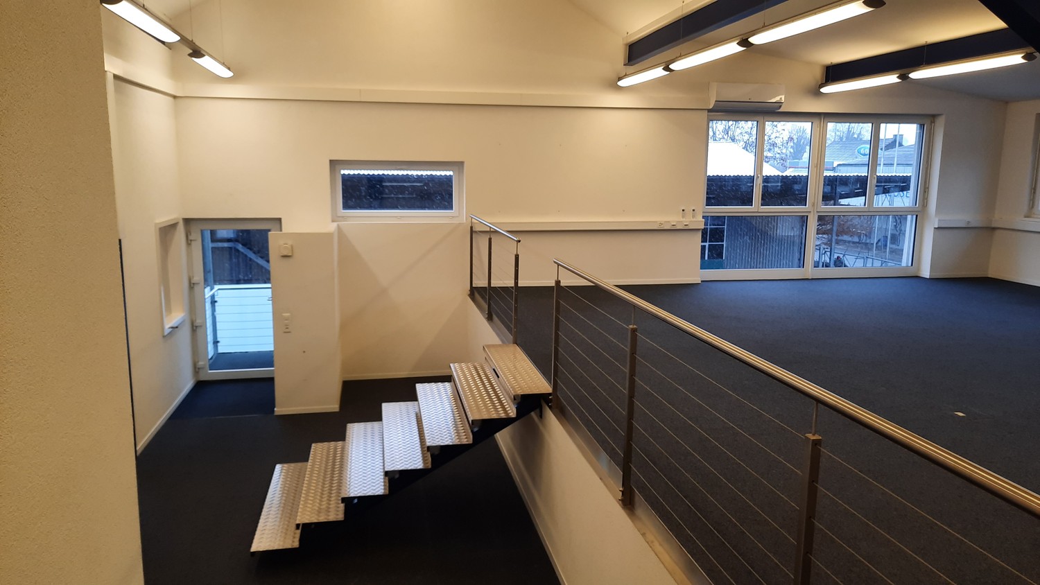 200m² office