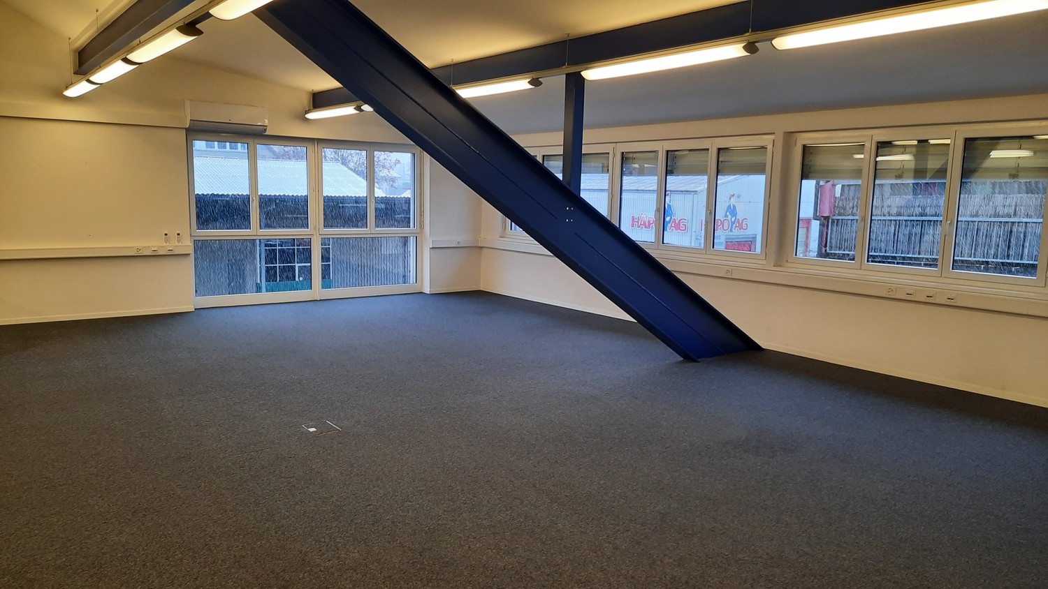 200m² office
