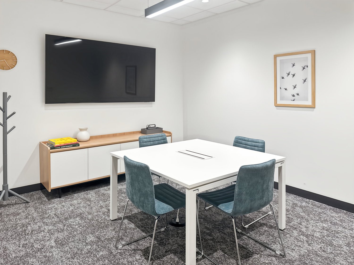 220m² office, photo 2 of 10