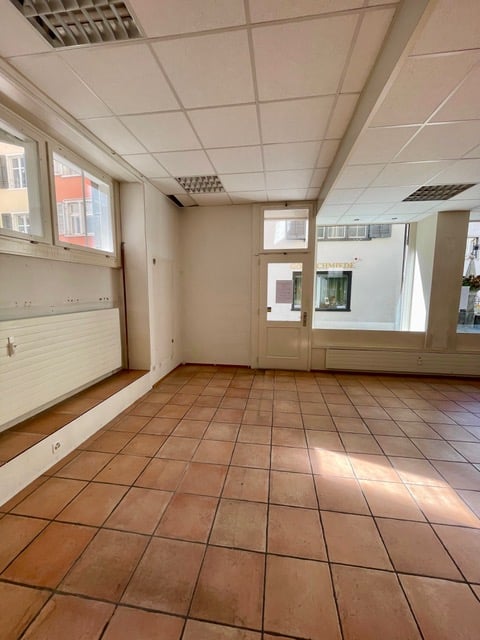 48m² negozio, foto 1 di 10