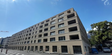 210m² shop