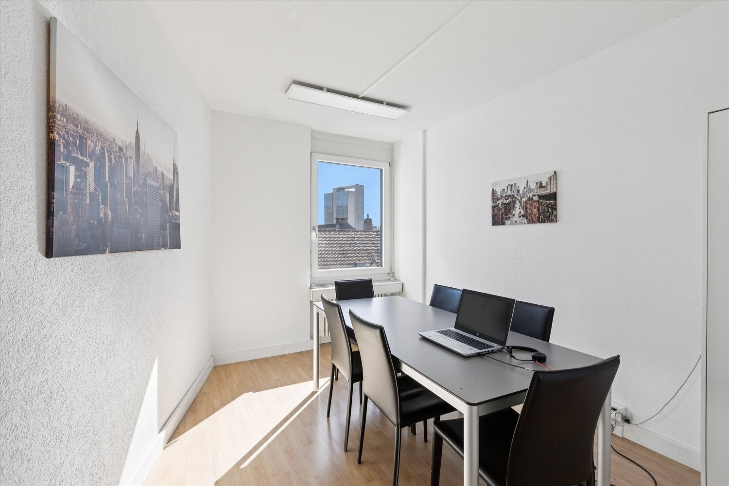 131m² office