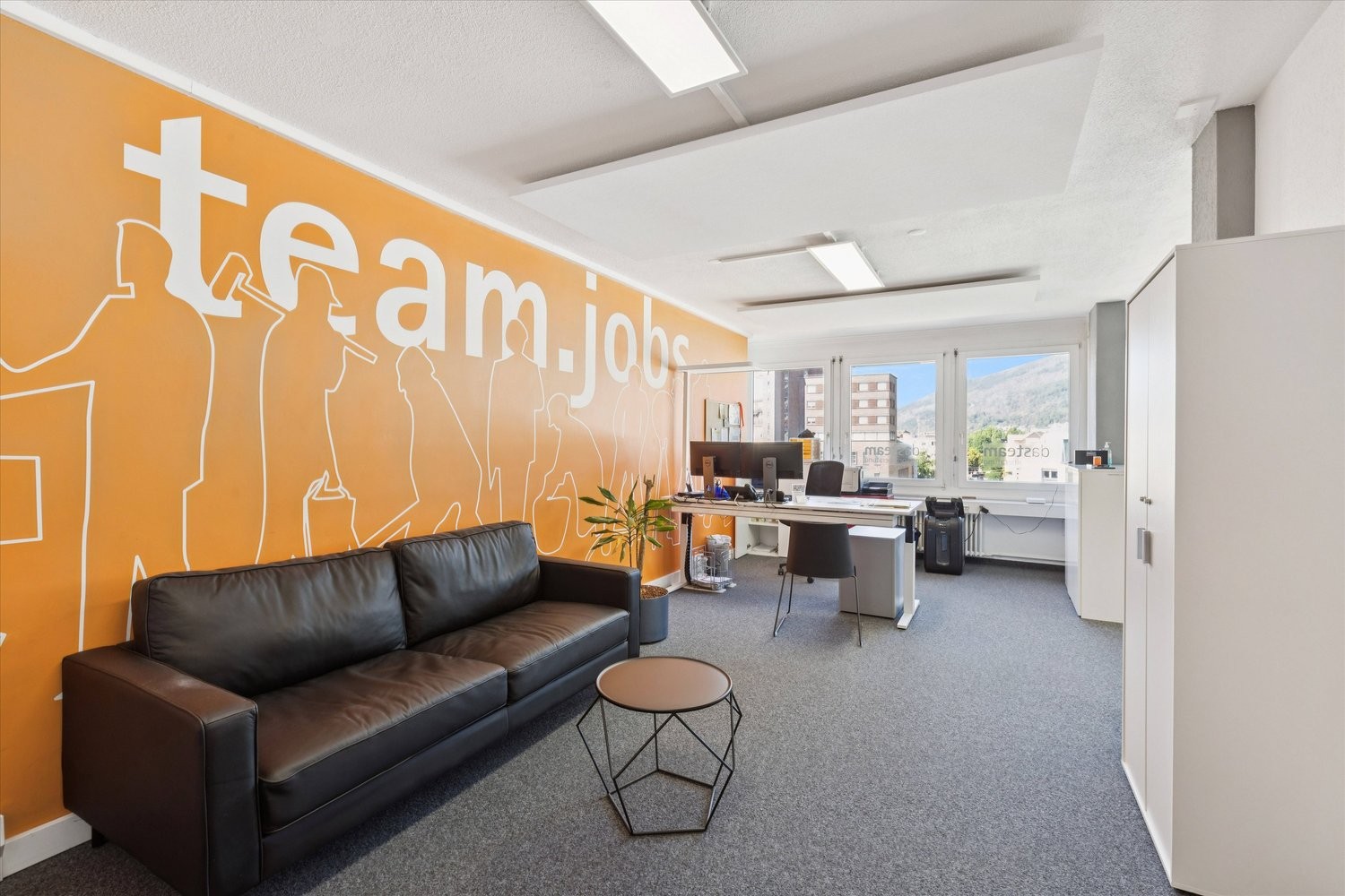131m² office