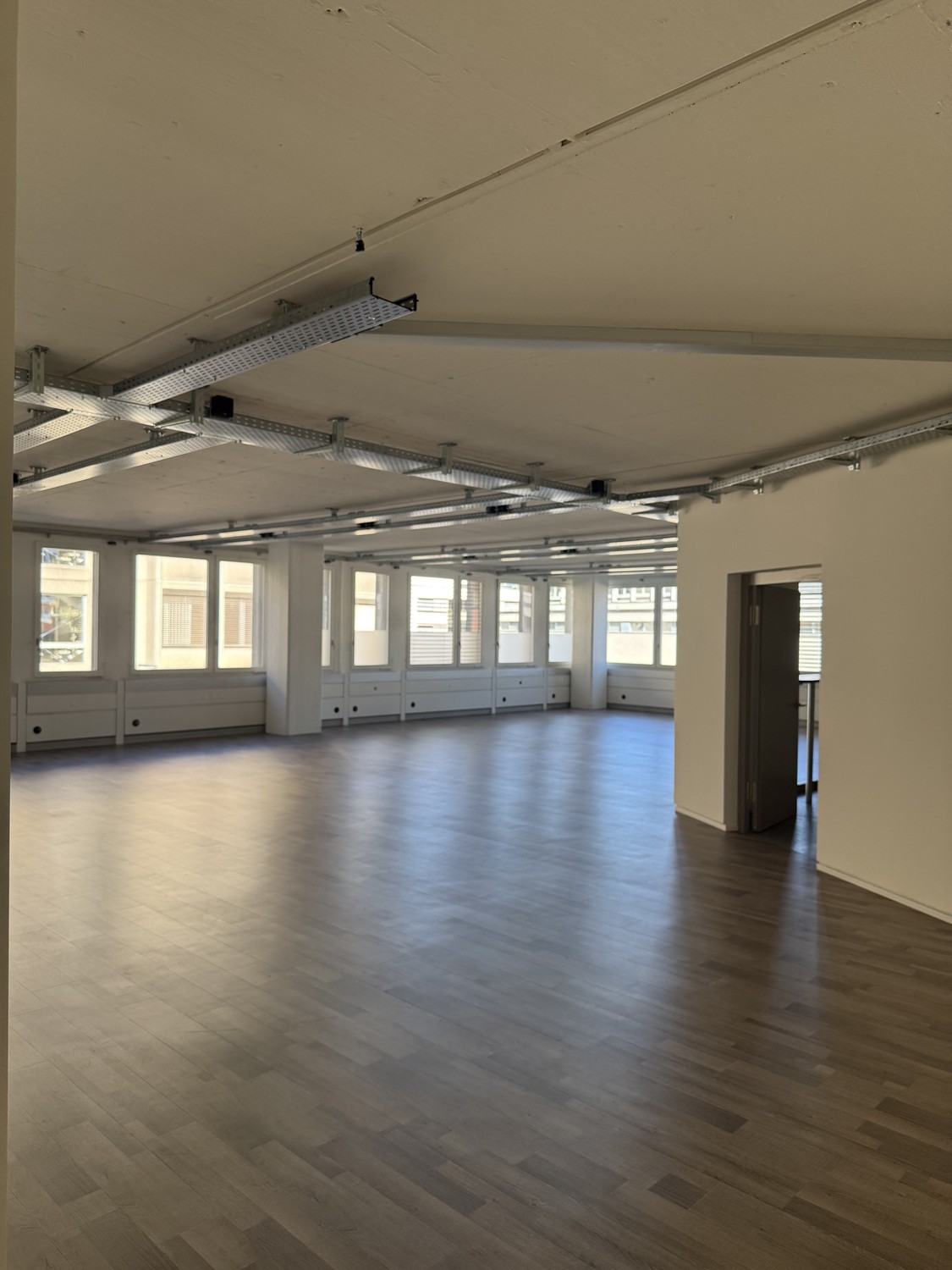 237m² office