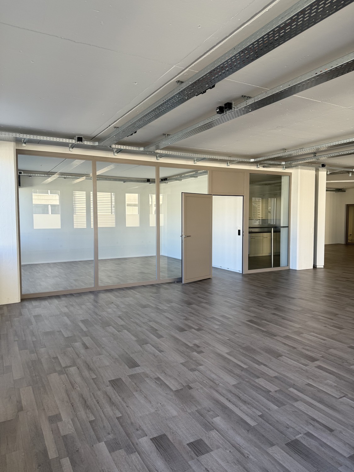 237m² office