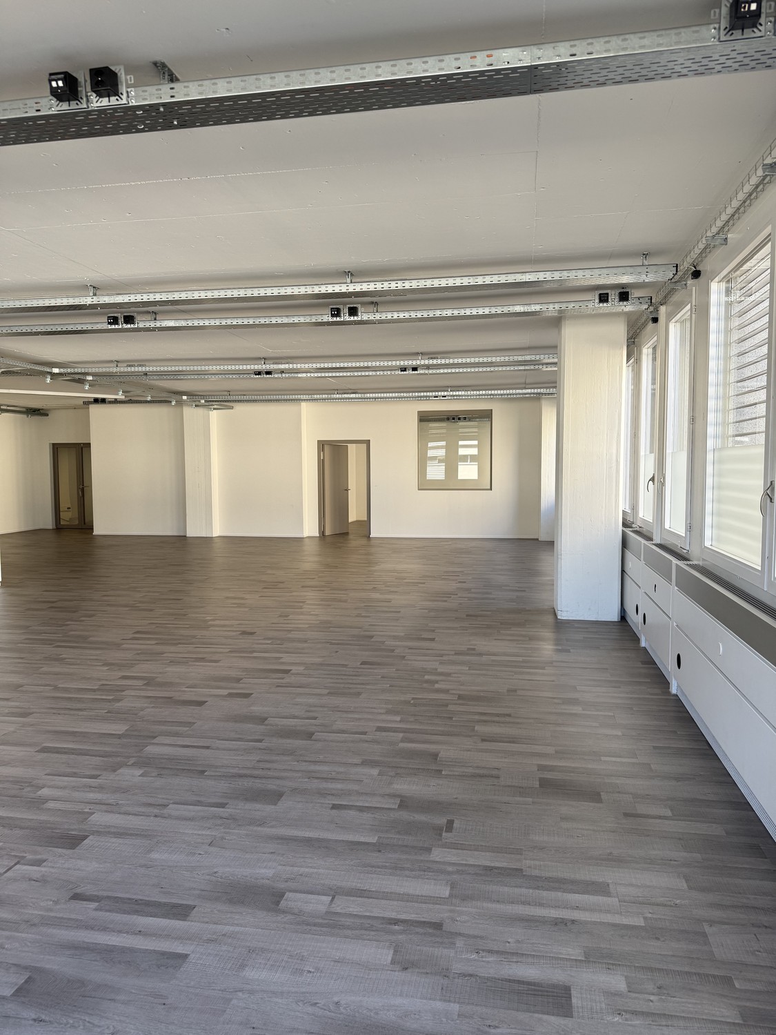 237m² office