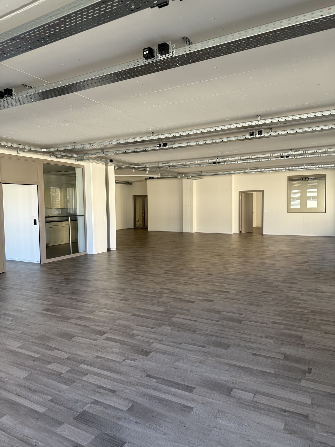 237m² office