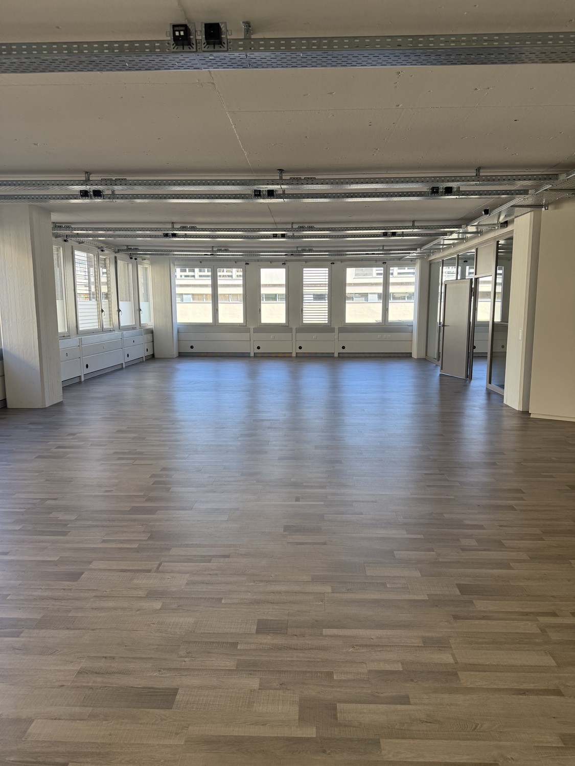 237m² office